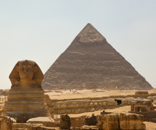 エジプトのピラミッドとは ピラミッドの場所や数は パワーは 何か効果があるの お部屋での置き方は などの疑問をわかりやすく解説していきます 運気を上げて金運アップするための開運アイテムを紹介します